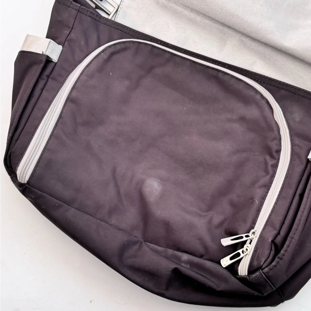 Ju-Ju-Be Classic Collection Better Be Messenger Diaper Bag, Black/Silver